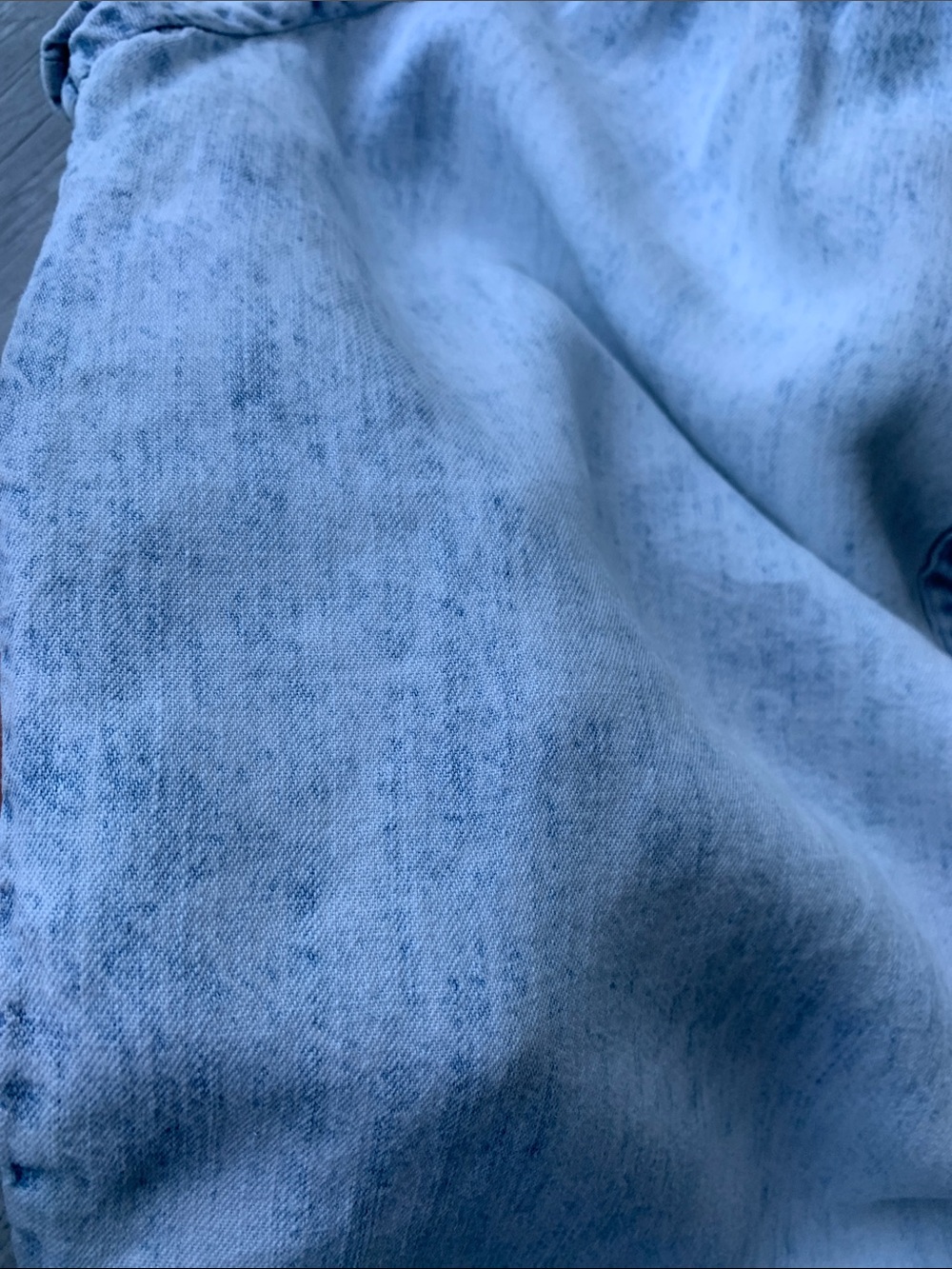 Rails Light Acid Wash Chambray Flutter Sleeve Alena Blouse, Size XS (oversized) - Picture 9 of 11